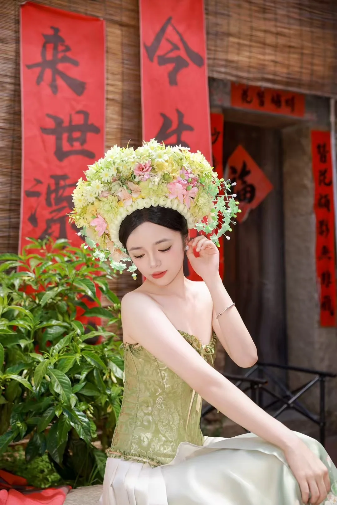 美到犯规之绿色鱼骨胸衣