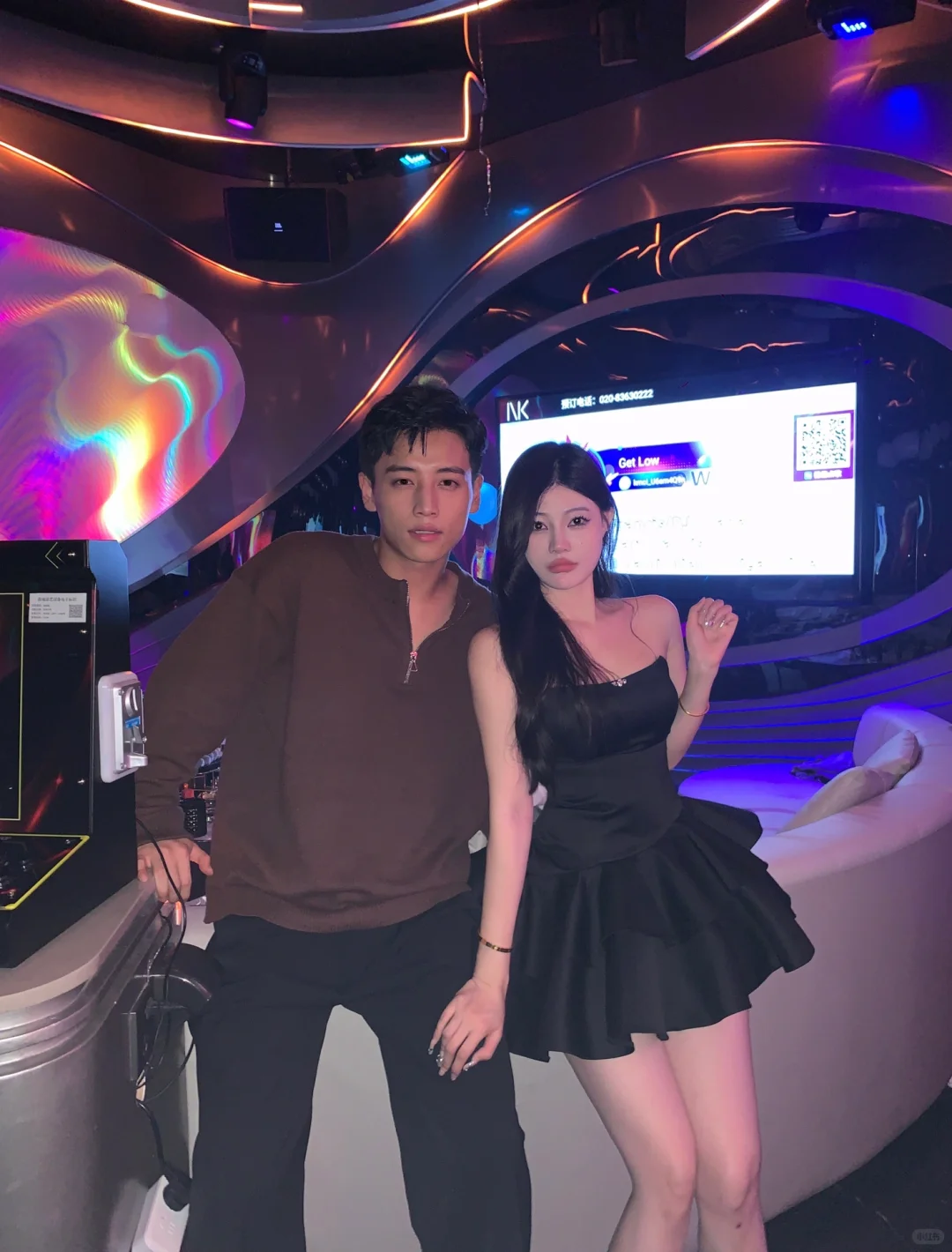 什么福气啊五个大美女陪你喝酒