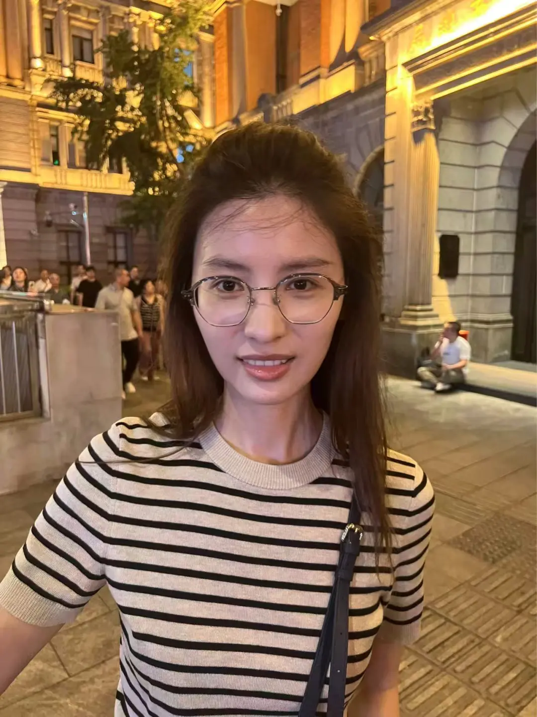 她竟然觉得自己长相普通。。