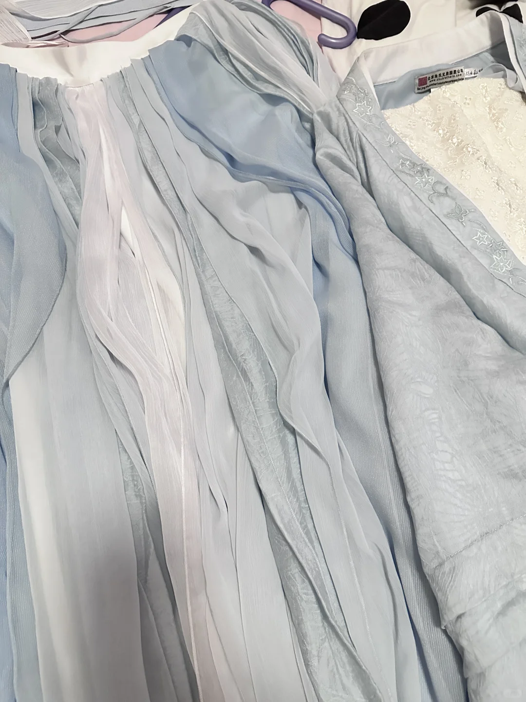 啊啊啊穿到了花间令的衣服