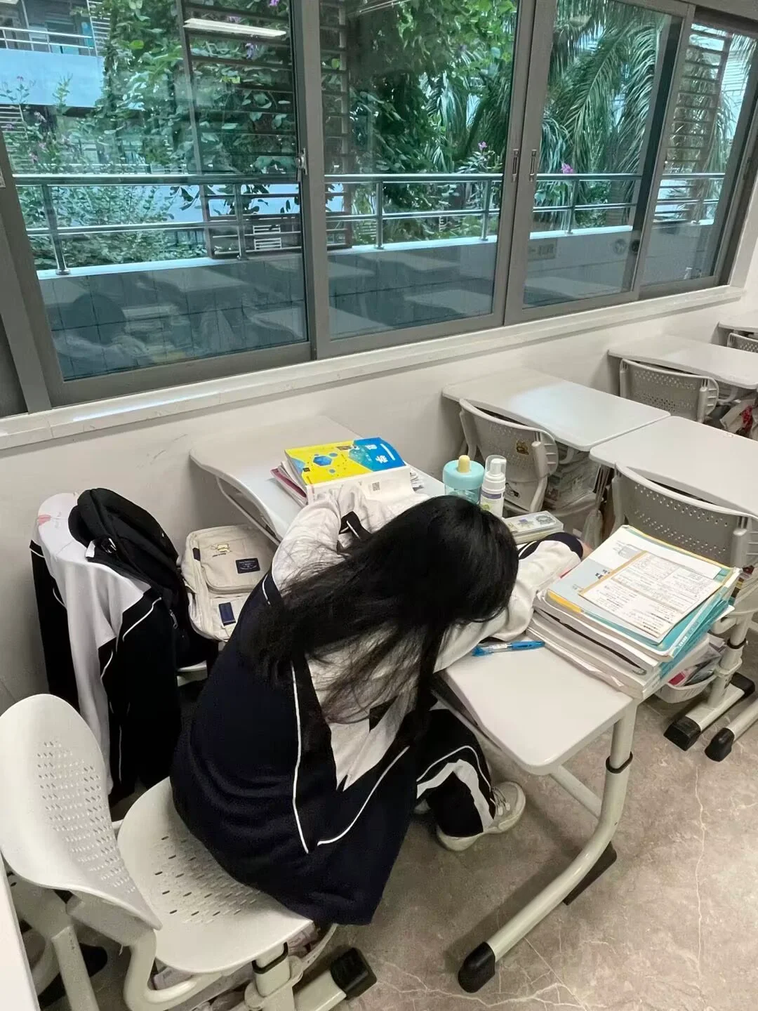 深圳女高|家里没矿 多亏爸妈的富养🎒