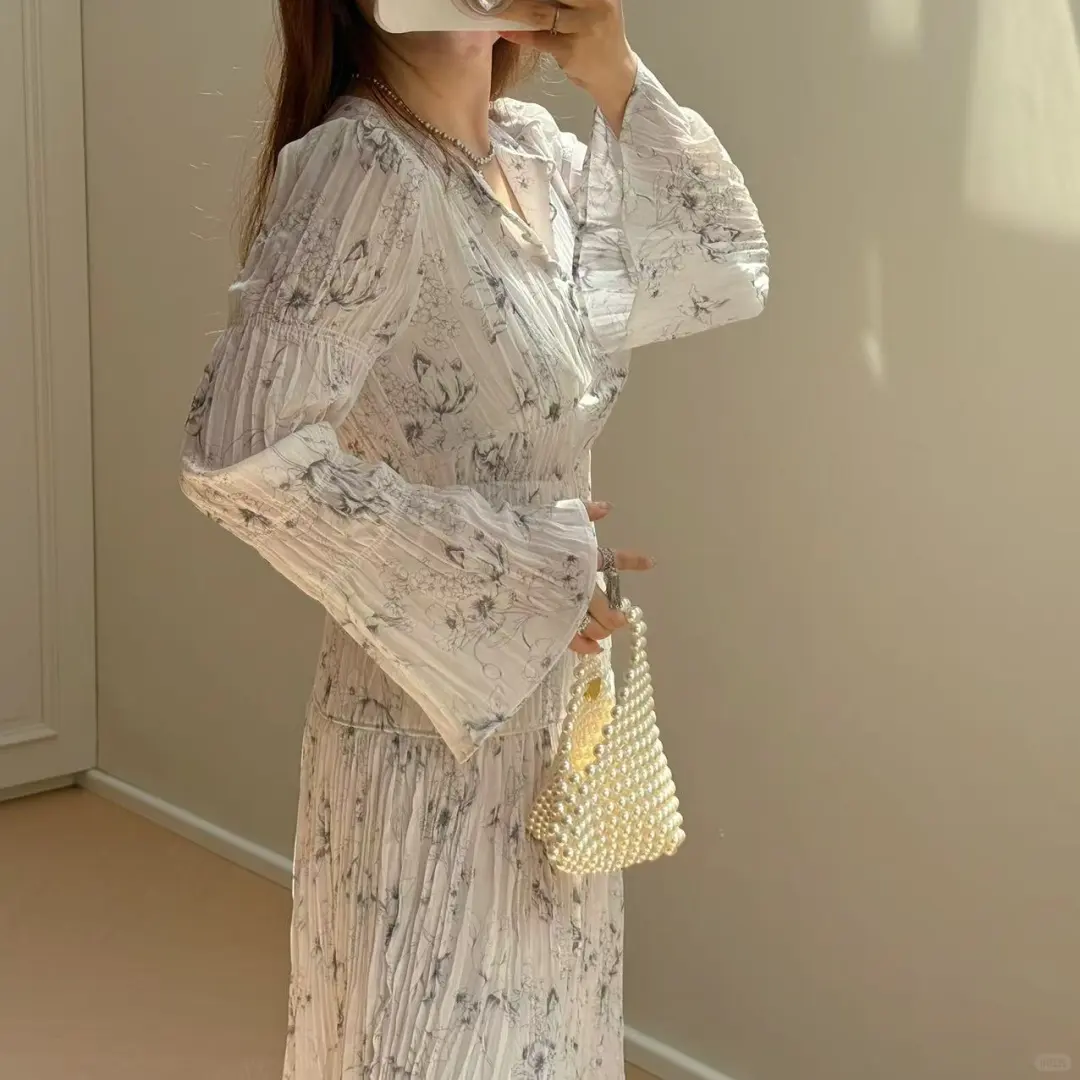 herlipto好有“人妻感”的一条碎花连衣裙！