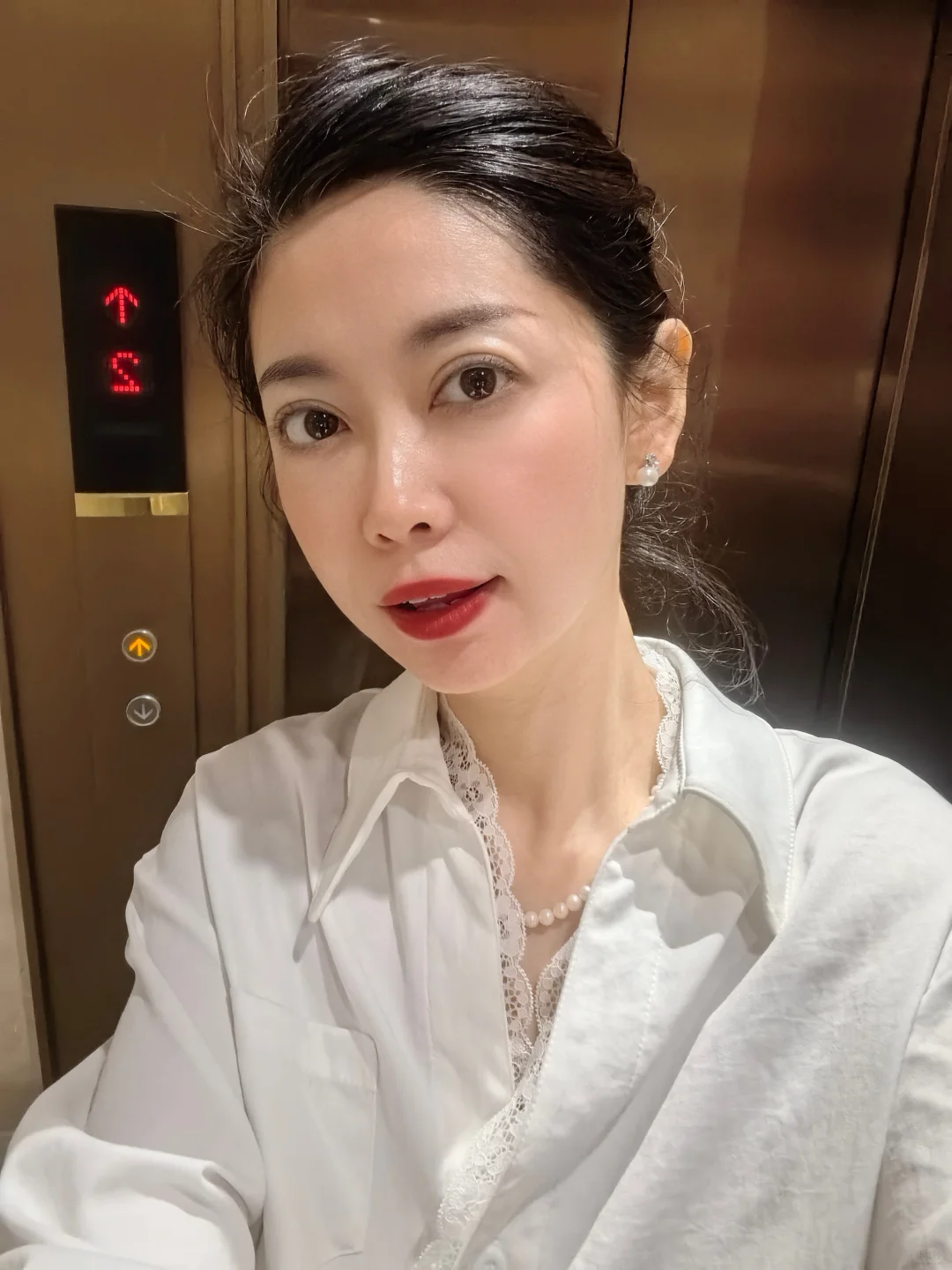 35岁银行打工人｜露出额头要发财
