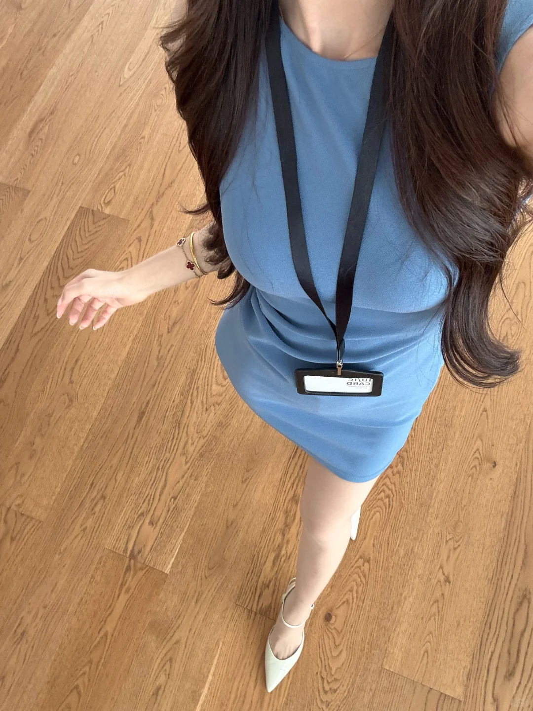 给周五一点颜色瞧瞧！！ 肯豆裙好好看！！
