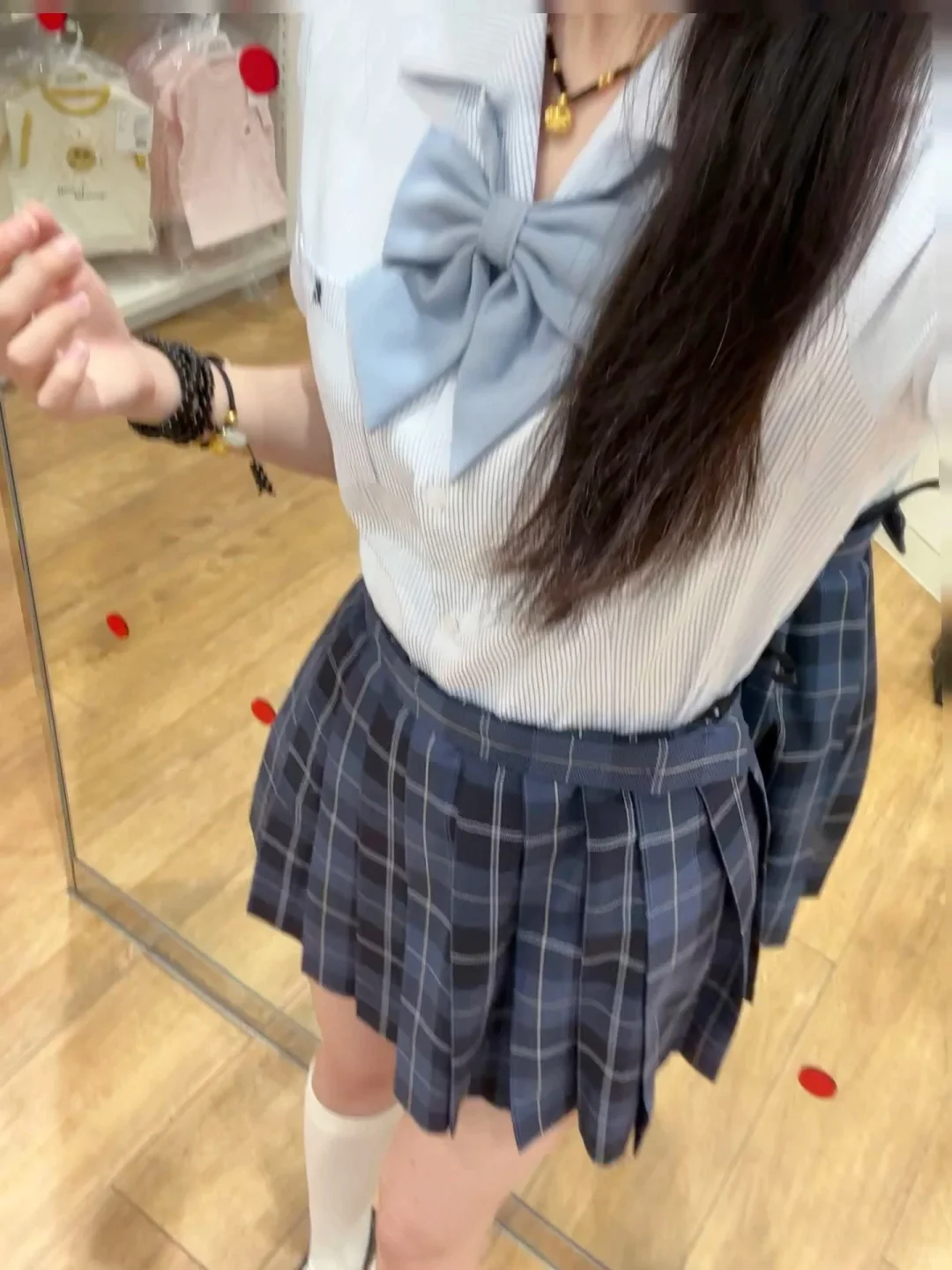 一组对镜实况៸៸᳐>⩊<៸៸᳐