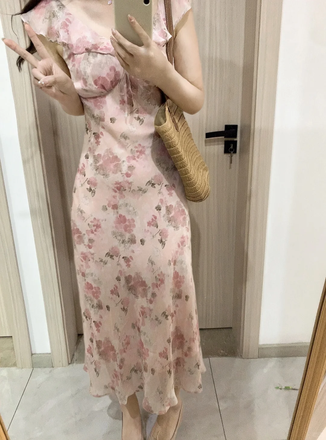 今年夏天第一条版型巨好的小粉裙 🎐