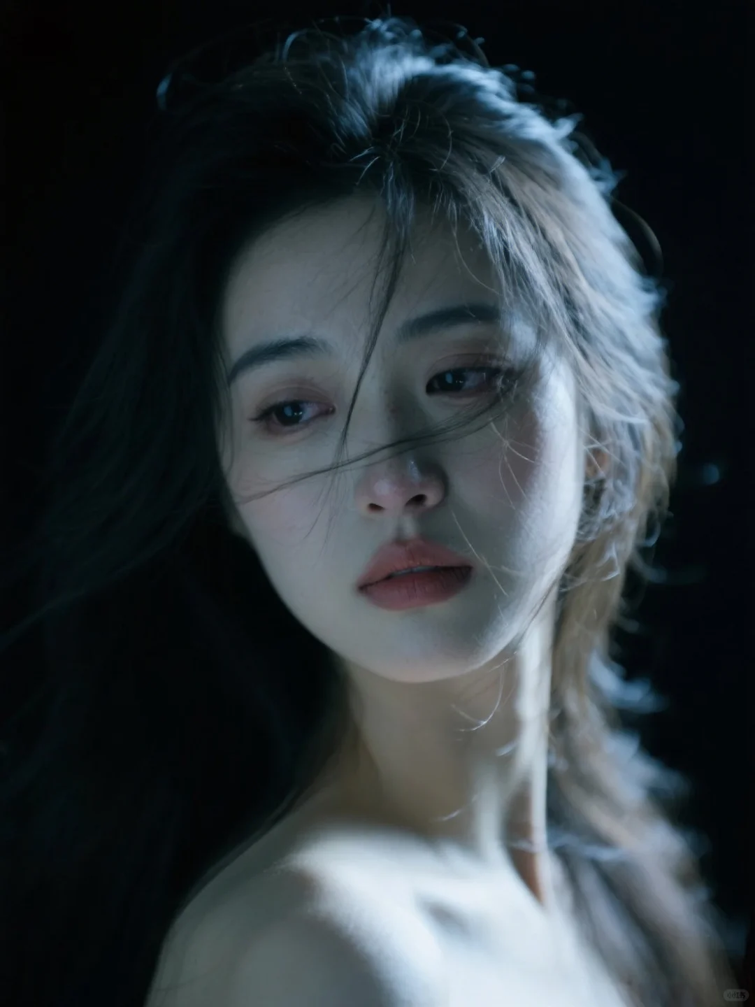 清冷破碎感肖像写真