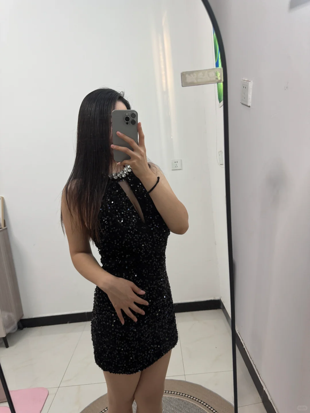 还不到少妇的年纪 就穿上少妇的衣服….