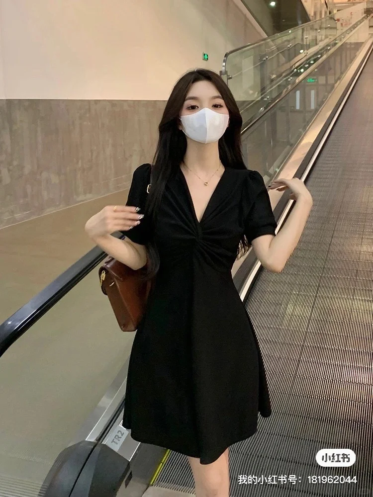 夏季赫本风小黑裙 好穿又显瘦