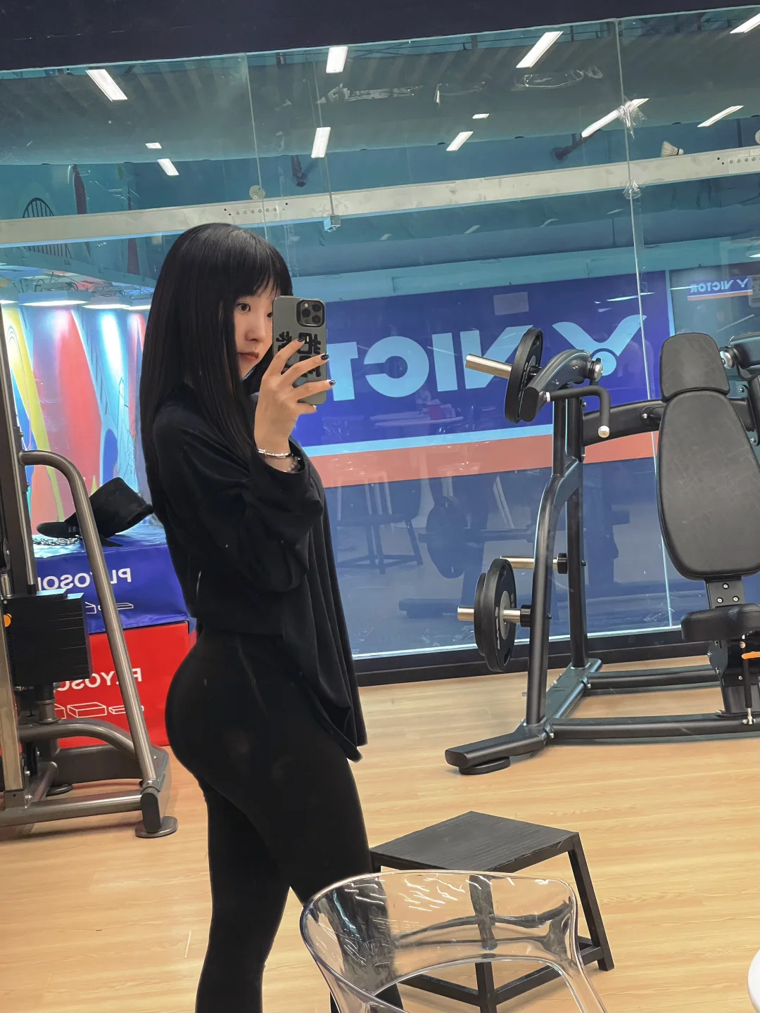 老闵行健身女私教、臀腿训练
