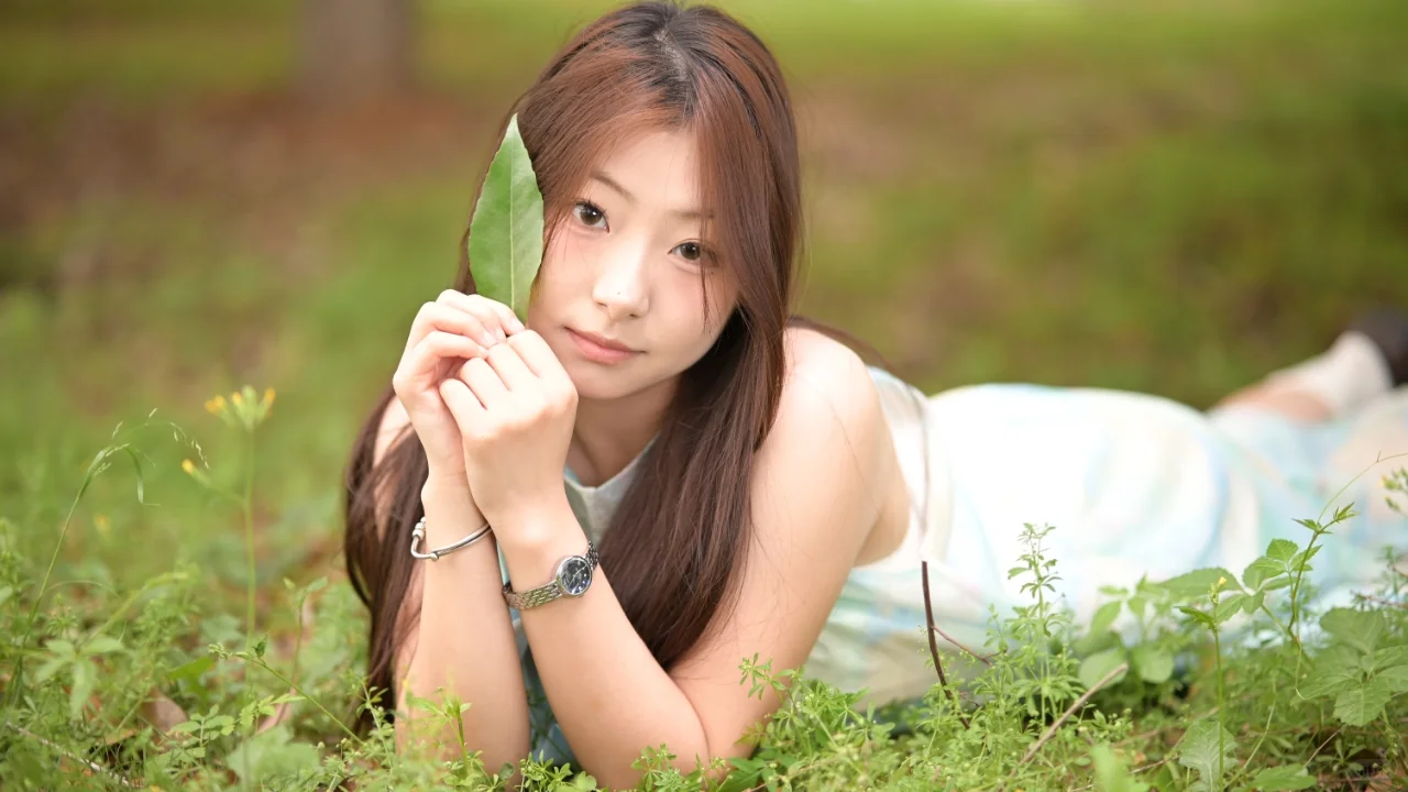花丛中的少女🍃🍃🍃