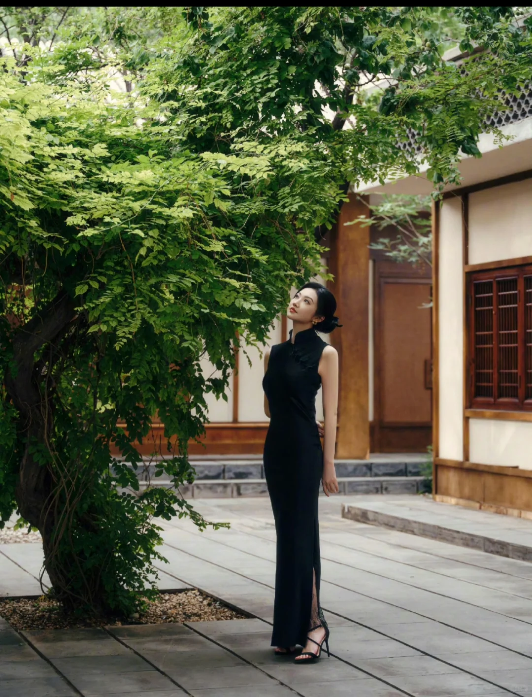 景甜旗袍韵，惊艳时光美。