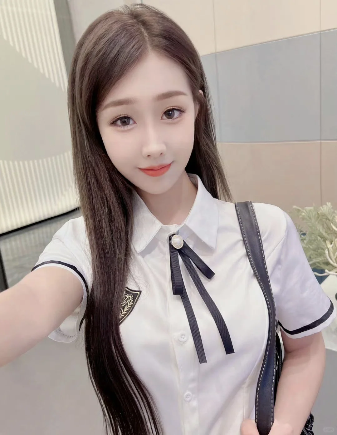 她好像知道自己在拍自己🥰