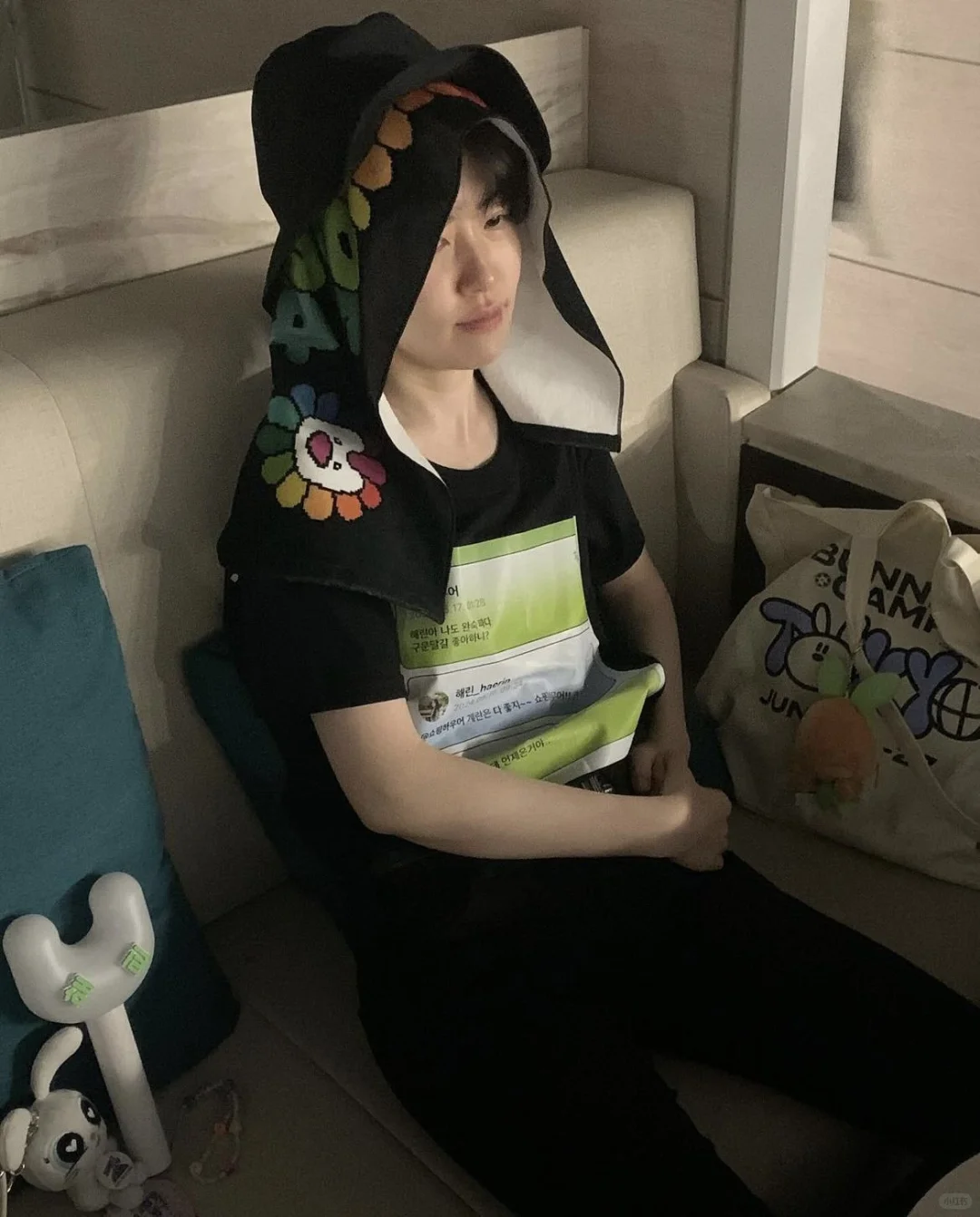 NewJeans（海粼）著名铁粉IG更新手机支架笑死