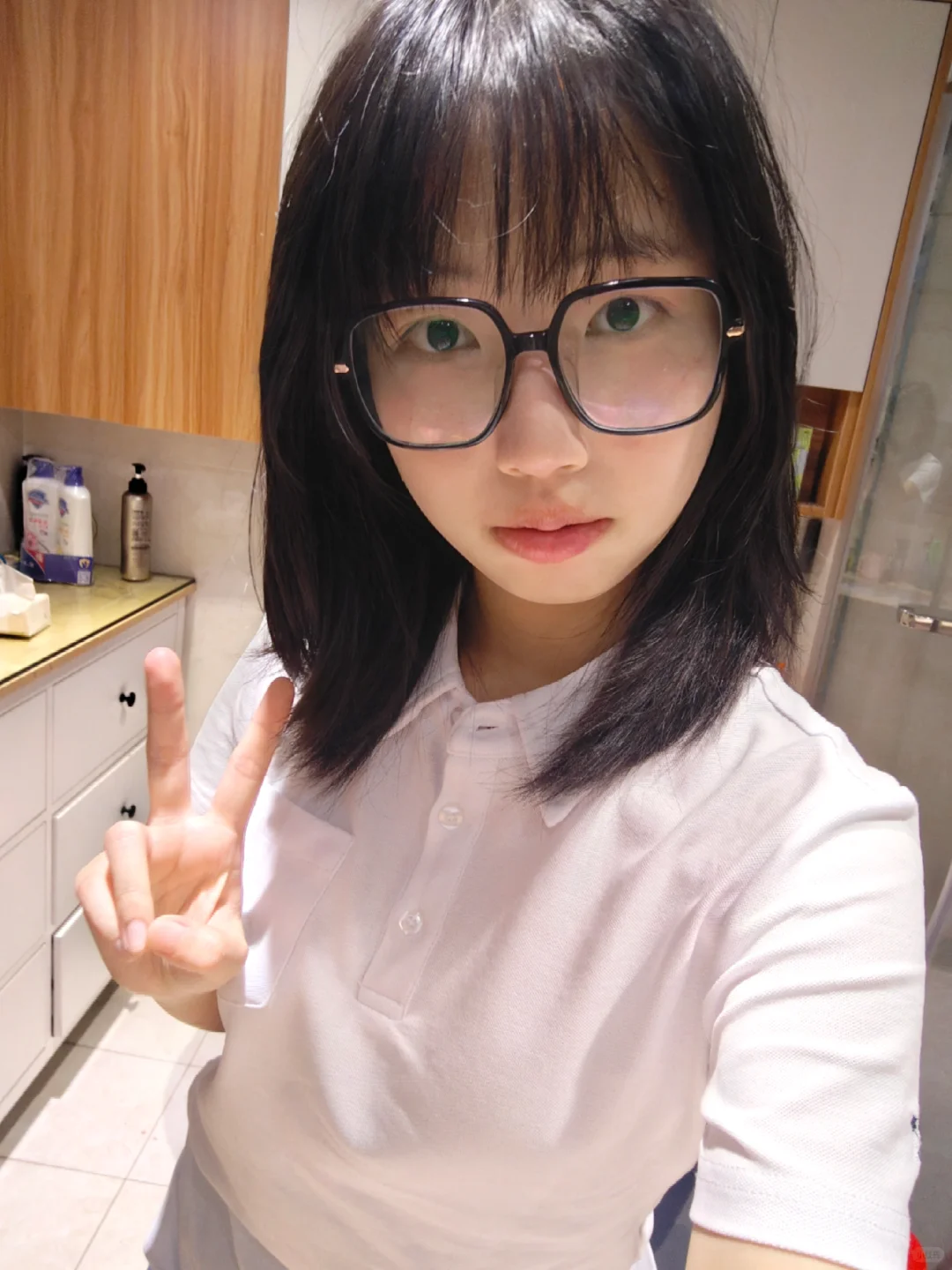 在广工装眼镜妹～