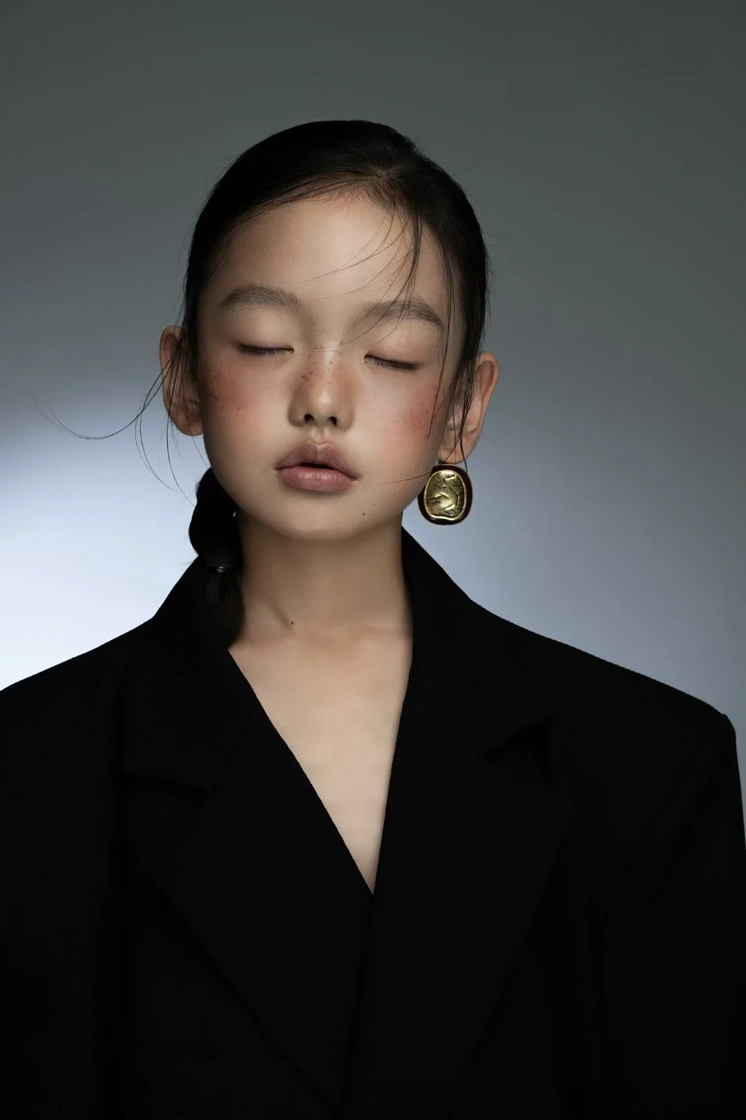 有一些，淡淡的忧伤。