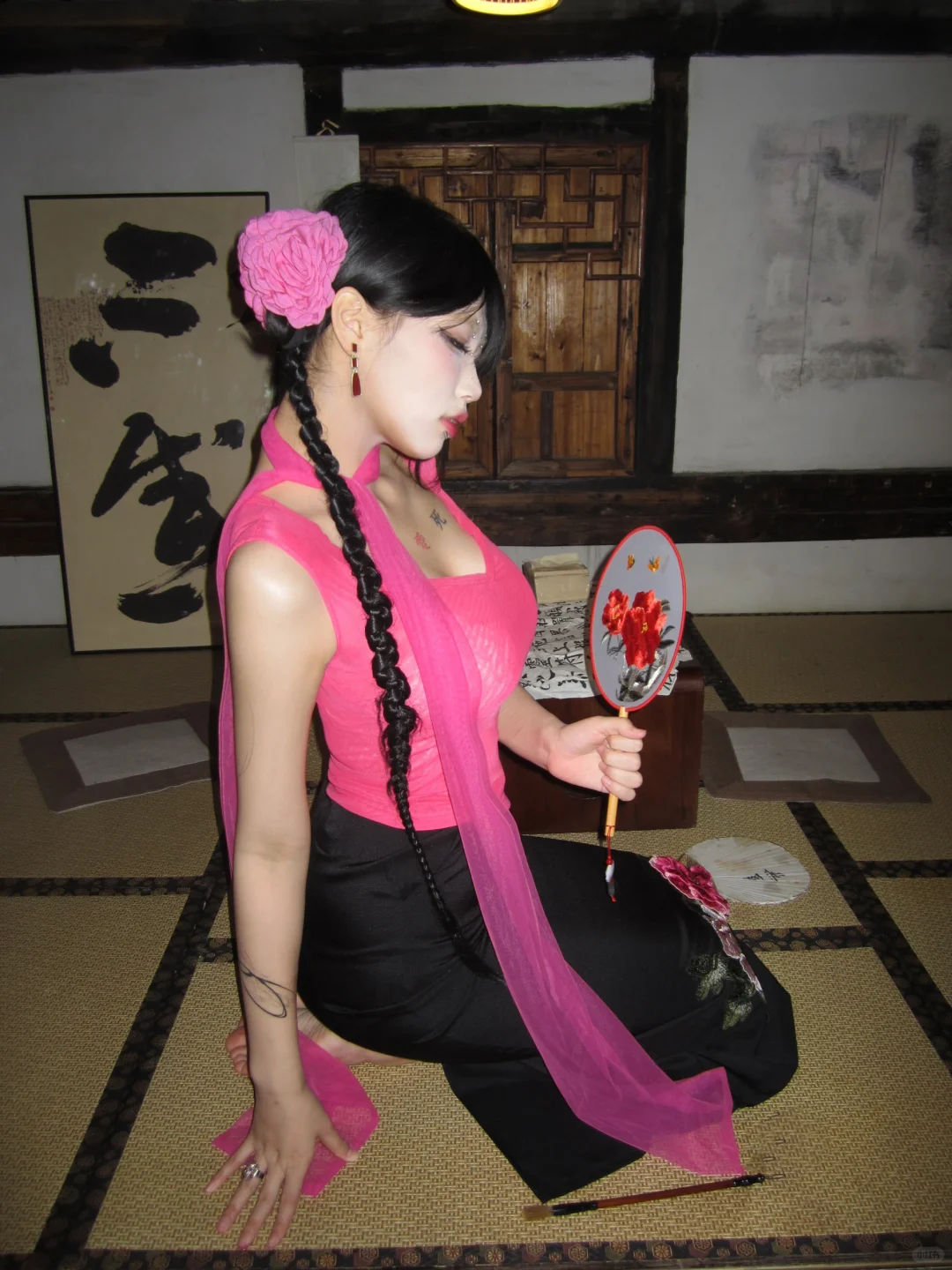 女 人