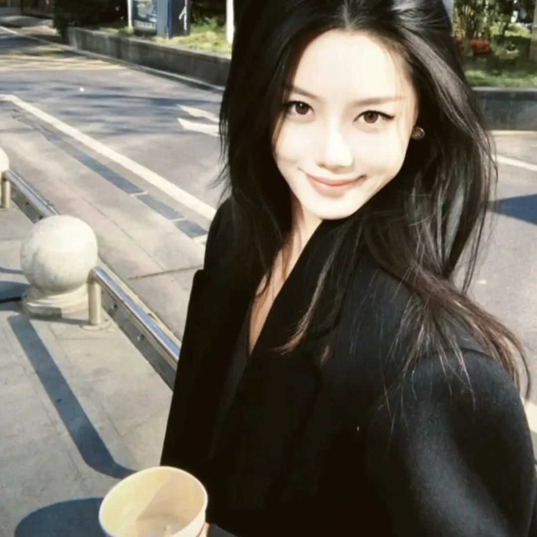 WeChat头像丨嘎嘎耐看清冷感干净温柔女头像