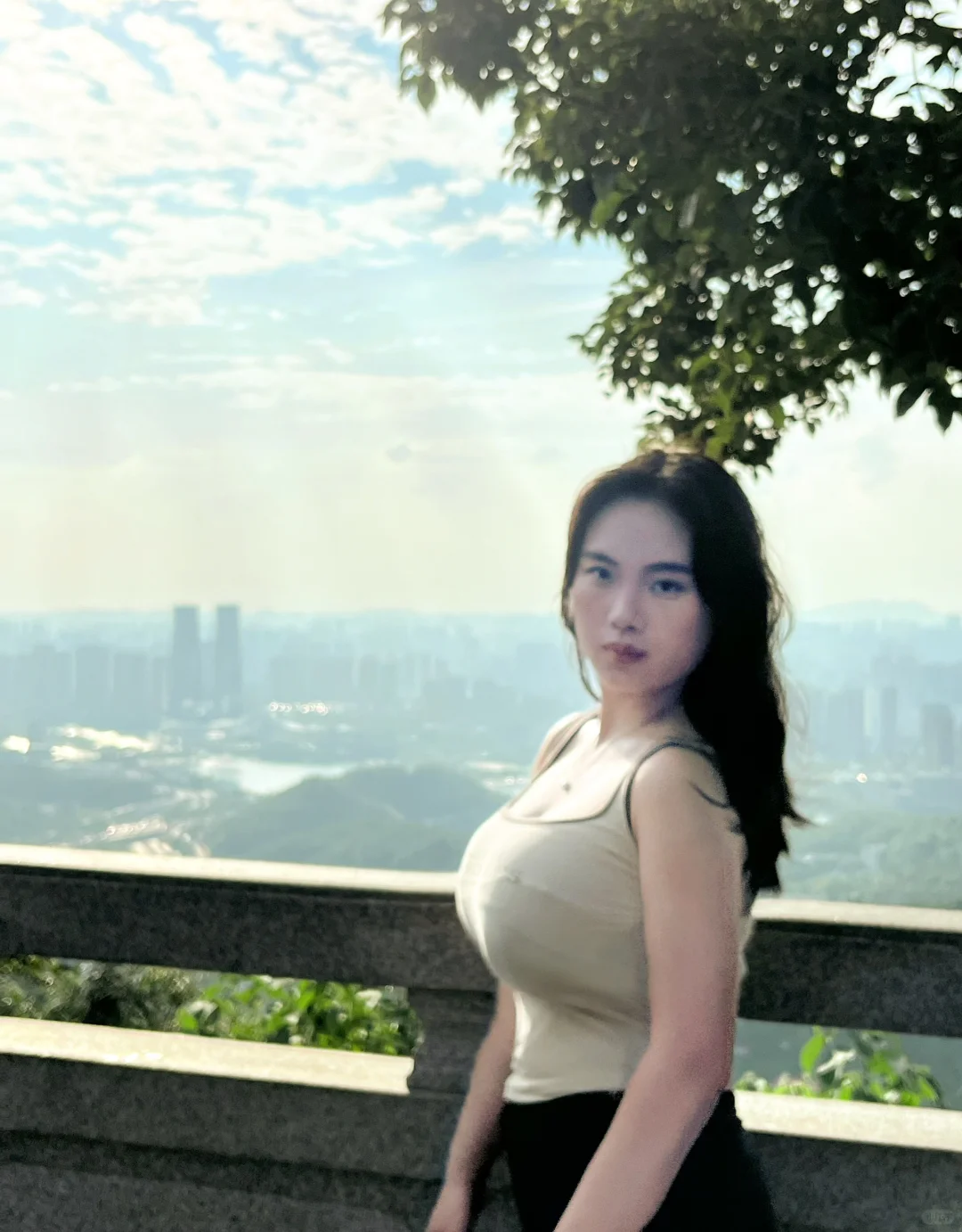 和前女友一起去爬山 她好漂亮