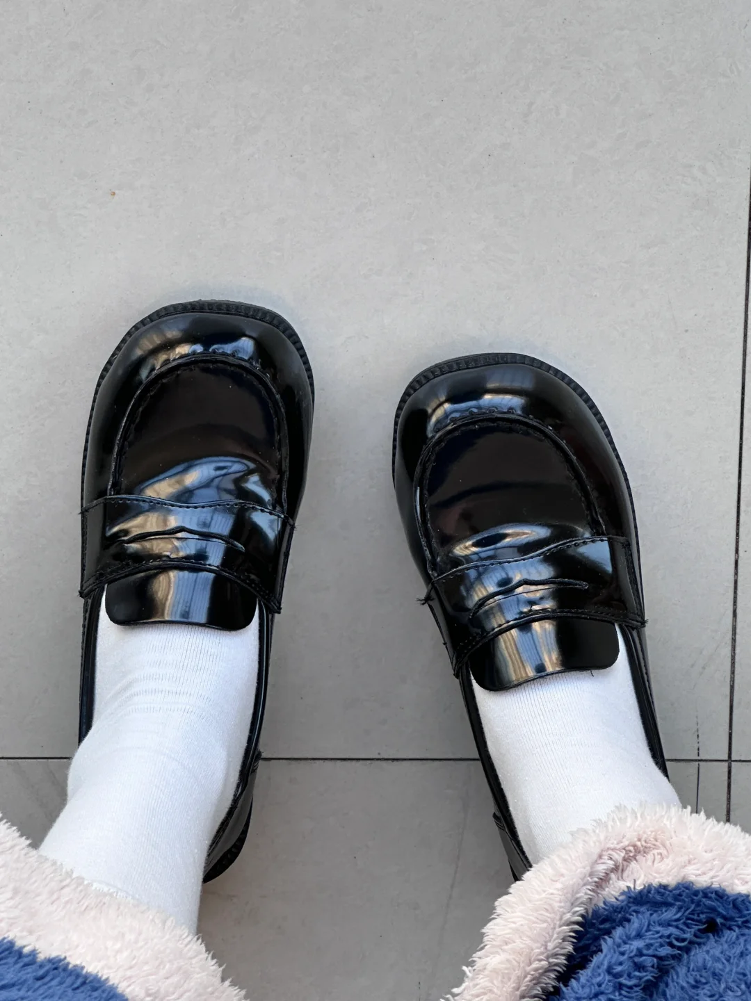 唯二的两双制服鞋