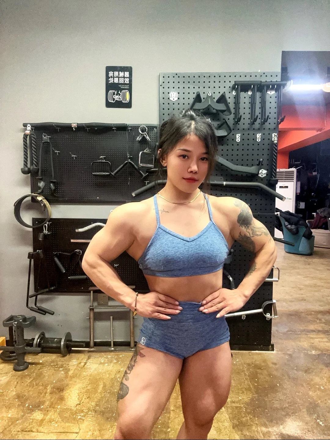 甜甜的肌肉女