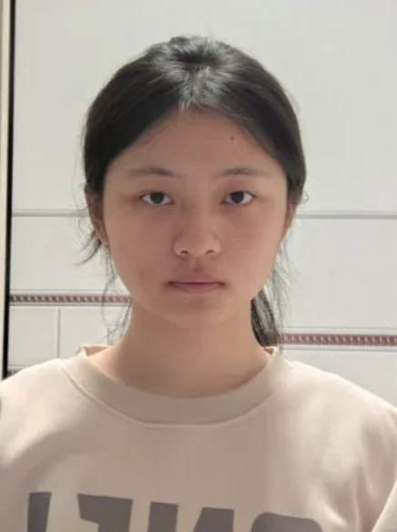 感觉侧脸挺好看，正脸。。。