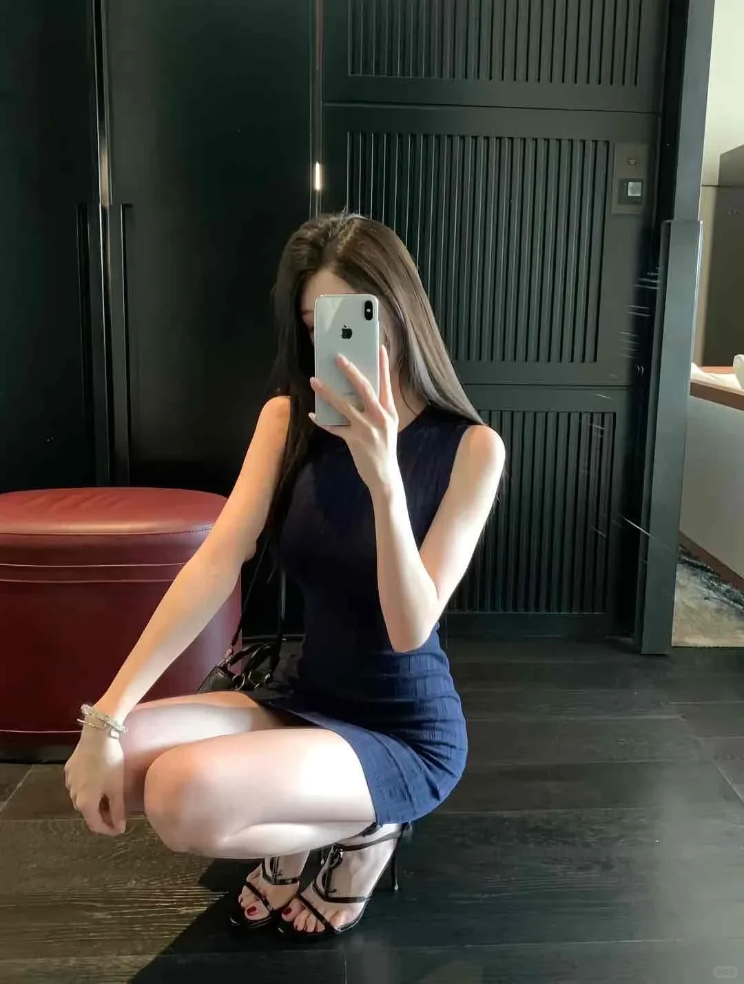 00年模特 高度配合大吃度 蹲摄影约拍