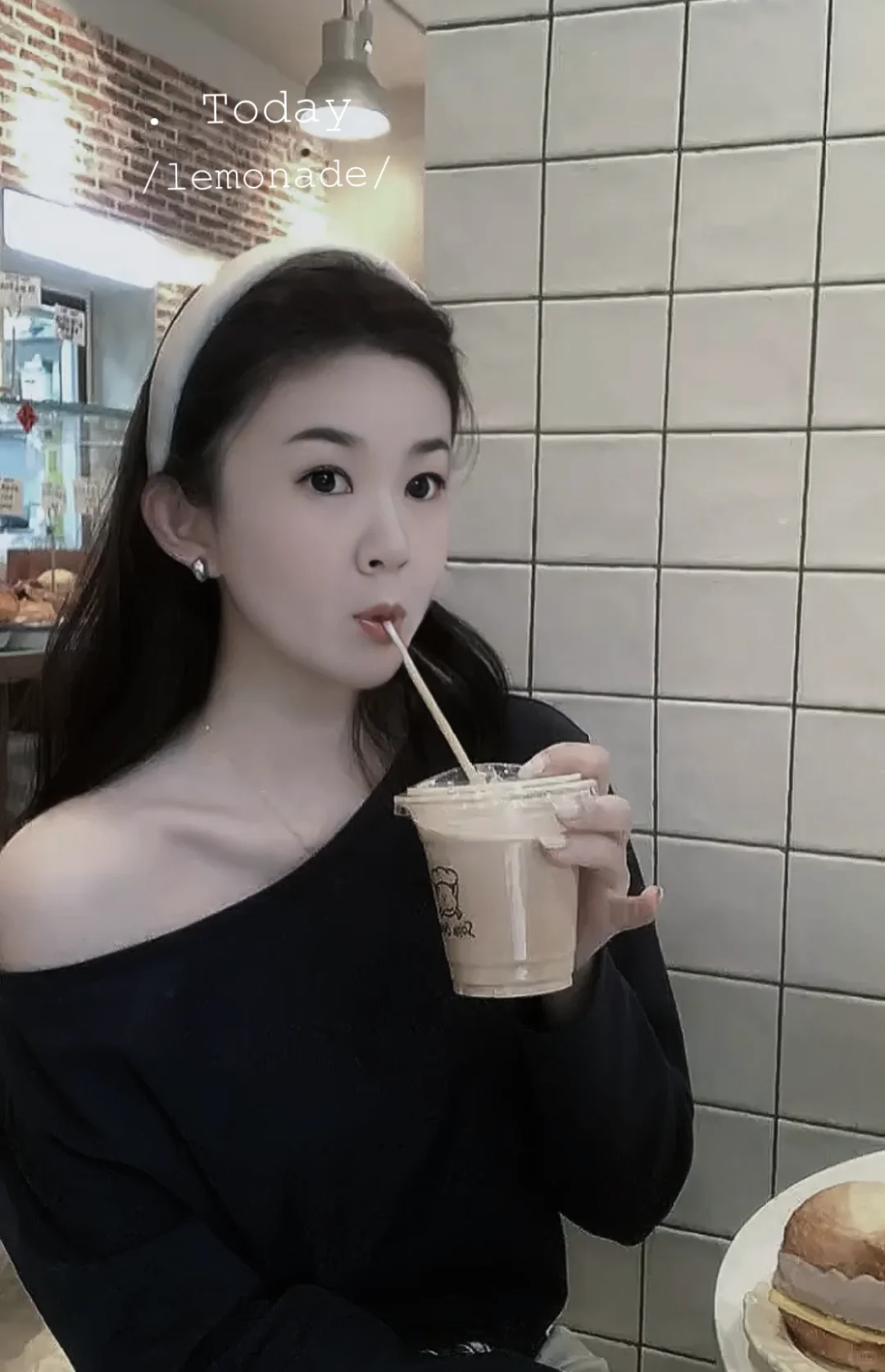 从容自信落落大方，不完美中的完美