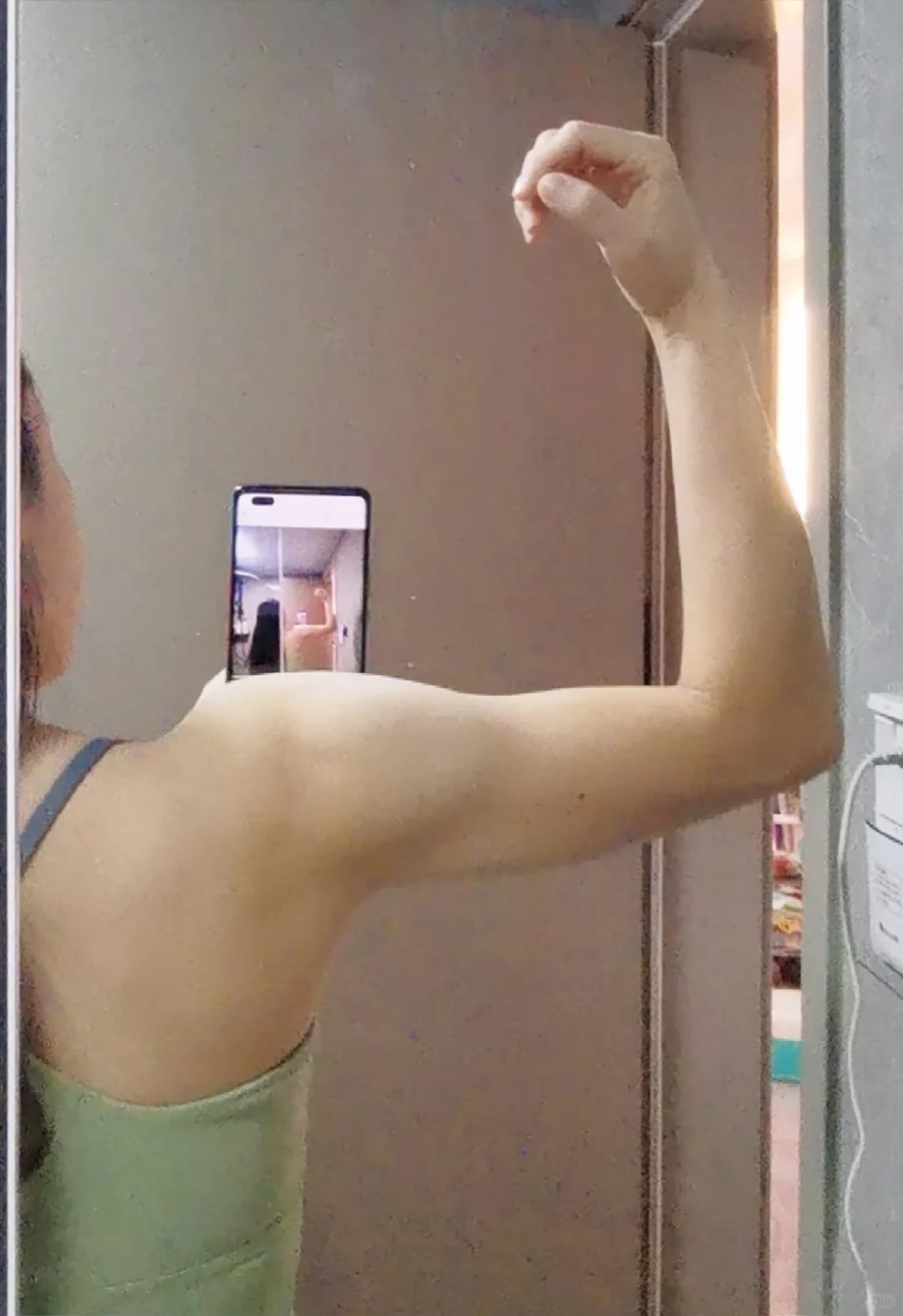 女人还是别撸铁了