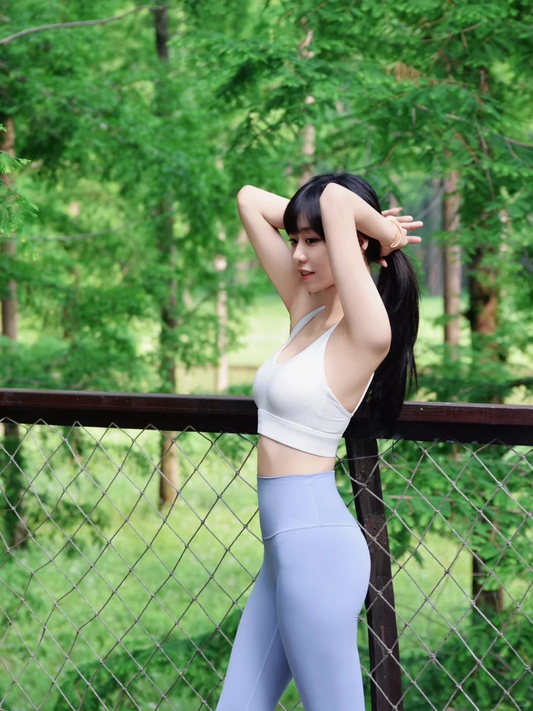 森林里不建议这么穿 因为真的很出片