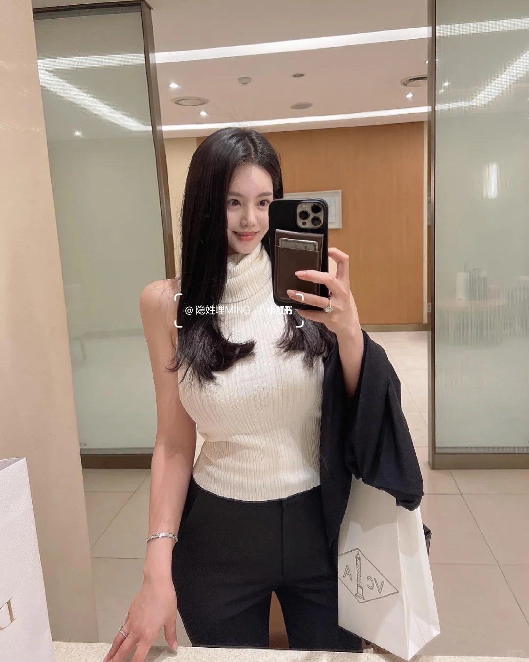 不费力气的大胸美女穿搭