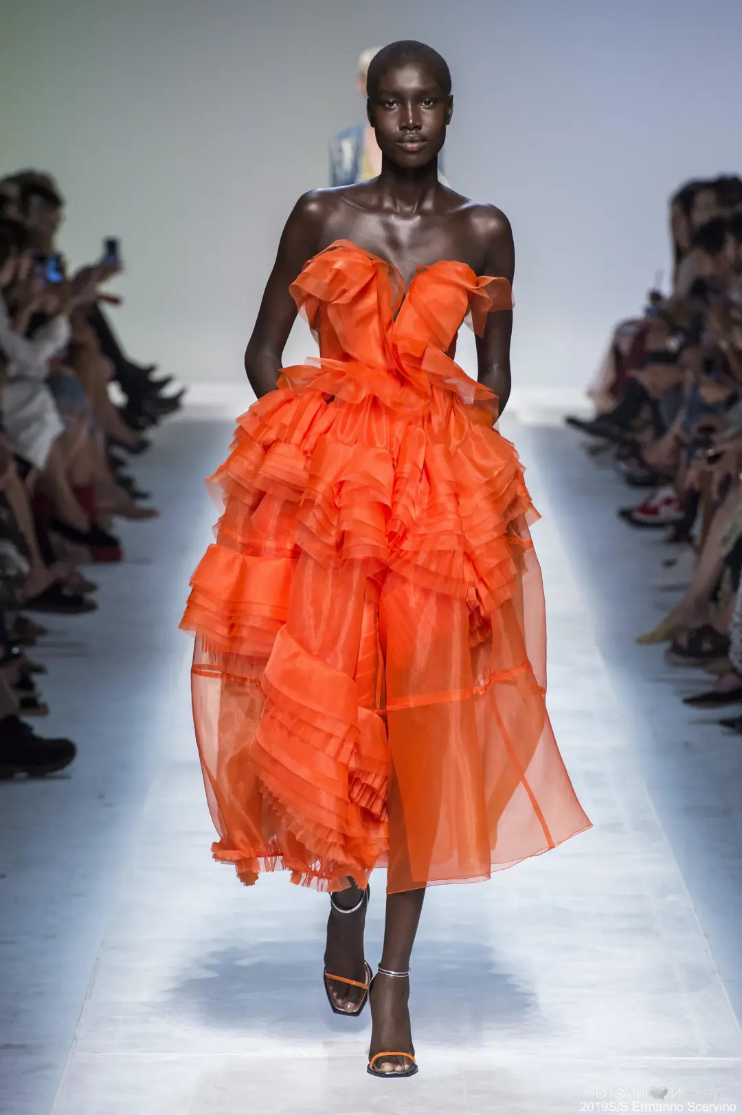 秀场分享｜Ermanno Scervino2019春夏时装秀