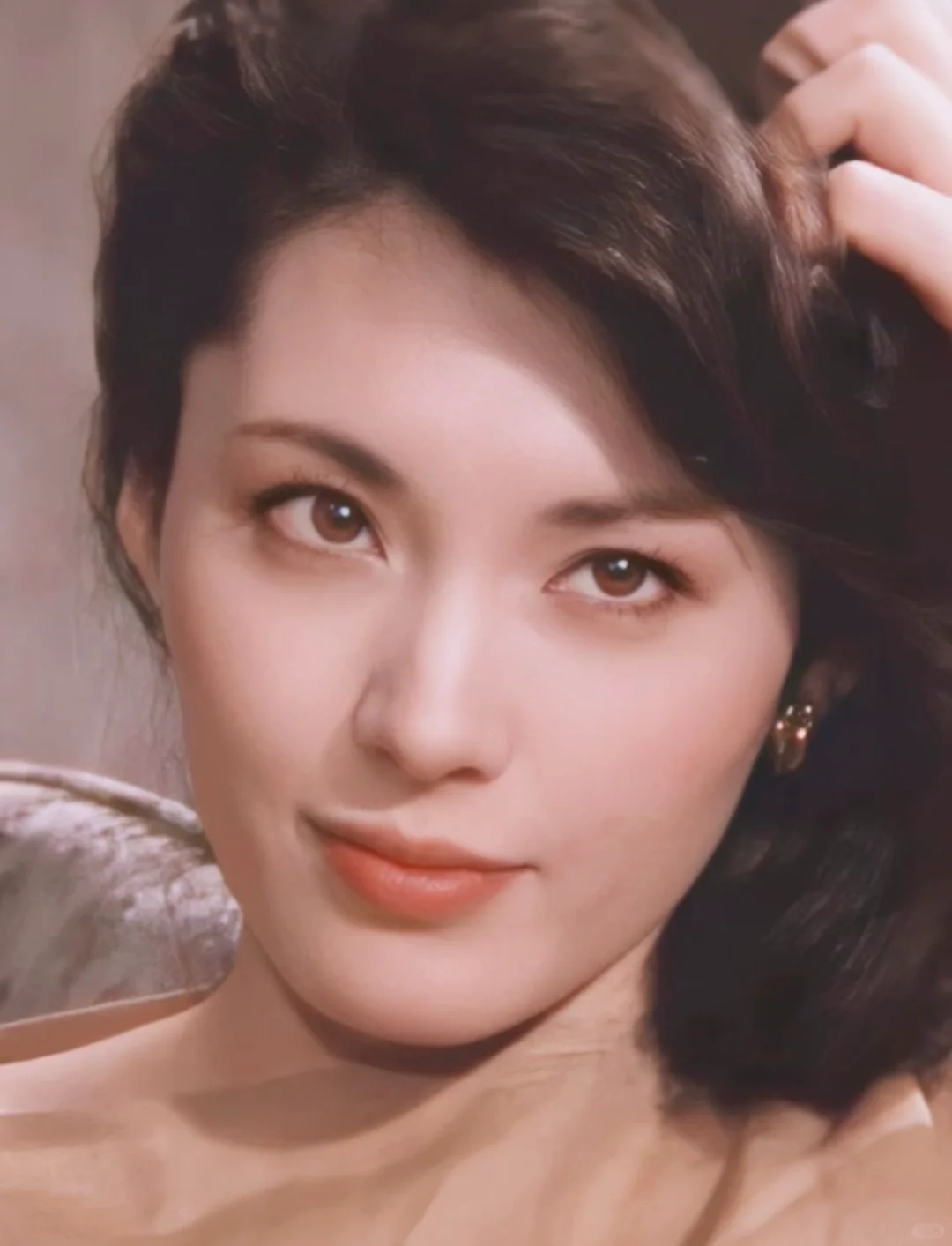 昭和美人妆容篇 | 浓颜复古 × 清艳克制