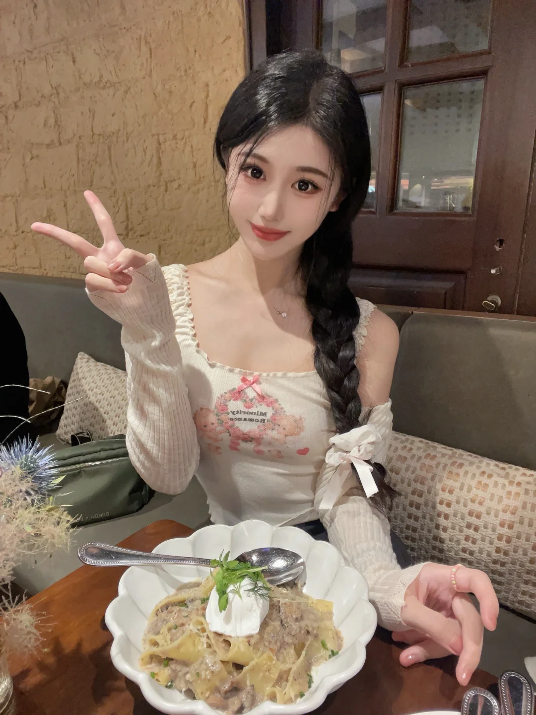 在餐厅让姐妹这么拍！甜美💯