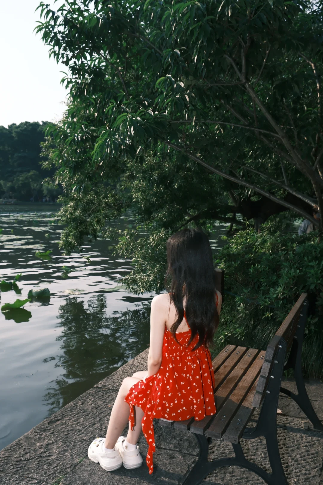 西湖边拍美照