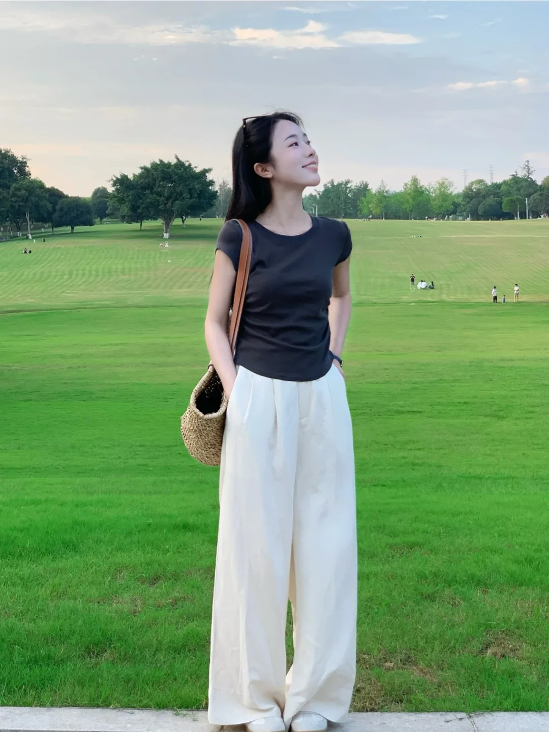 150收腰褶皱正肩短袖💗搭杏色阔腿裤