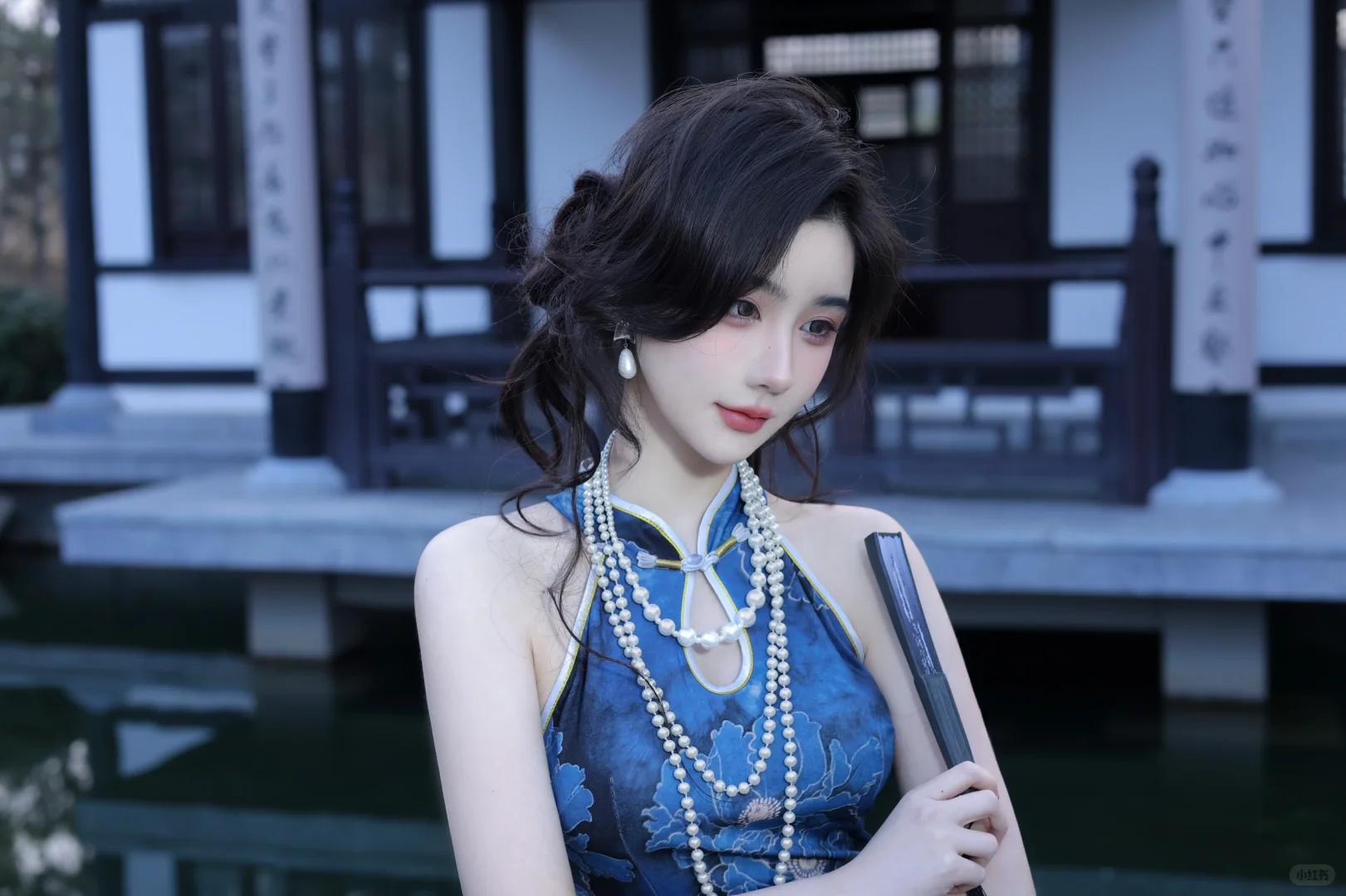 💙🤍青石板街 回眸一笑你婉约。