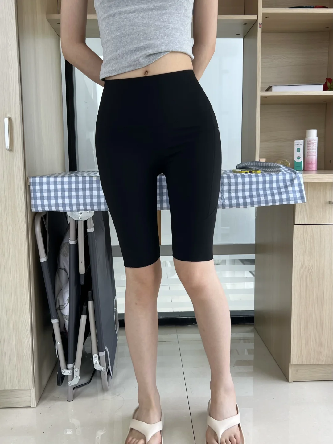 一抬头被学妹的好身材惊艳到了....