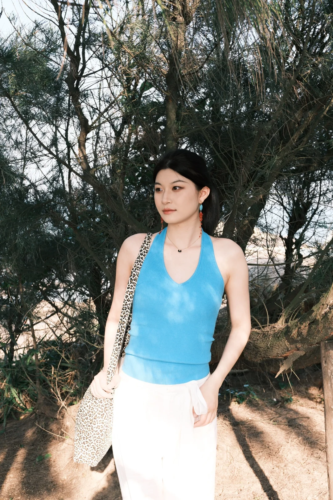 右滑看女强人