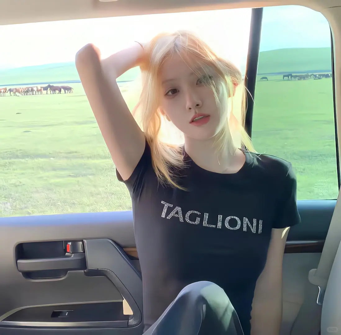 放松自由的女生头像
