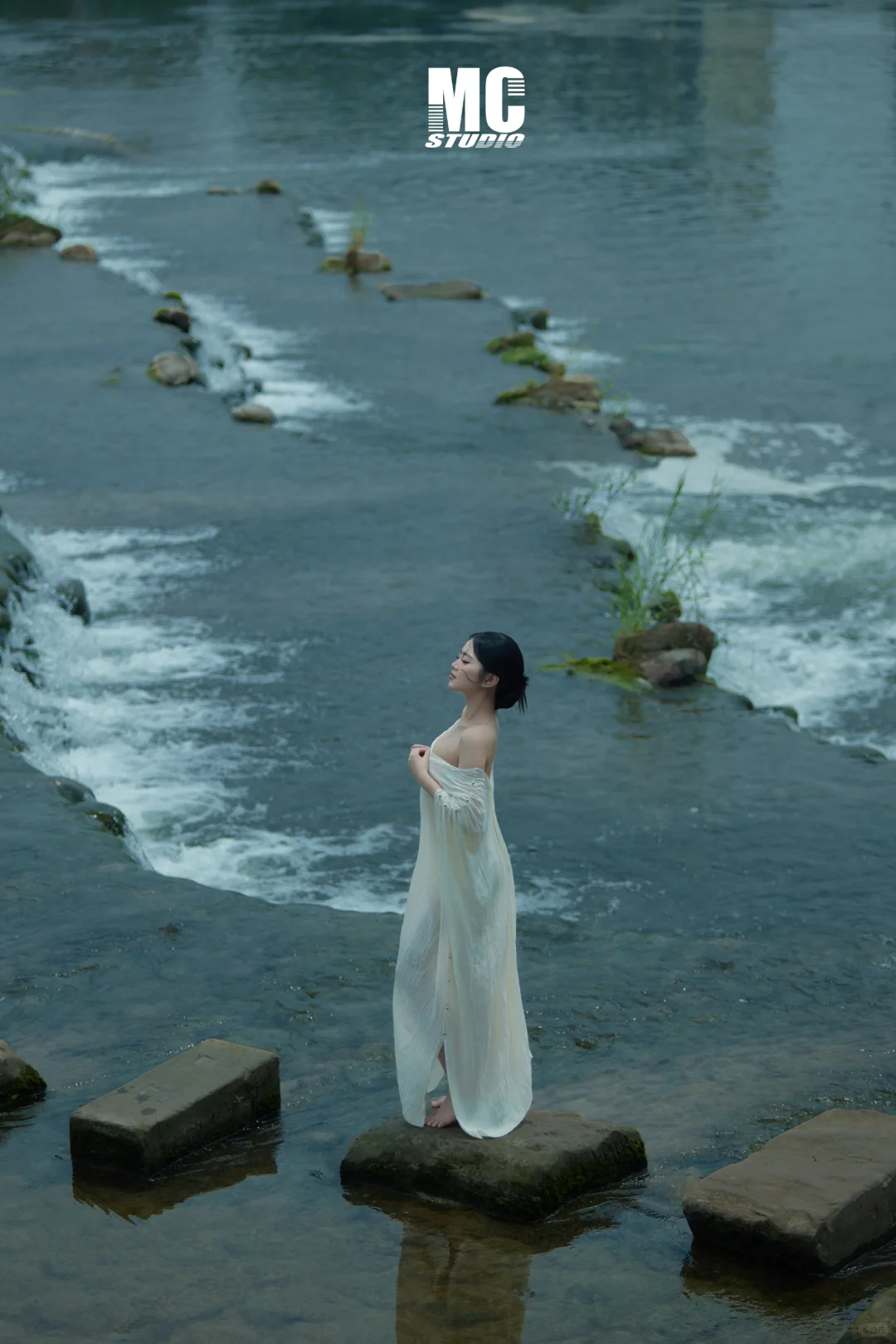 水漾东方｜半透霓裳勾勒绝色曲线｜中式写真