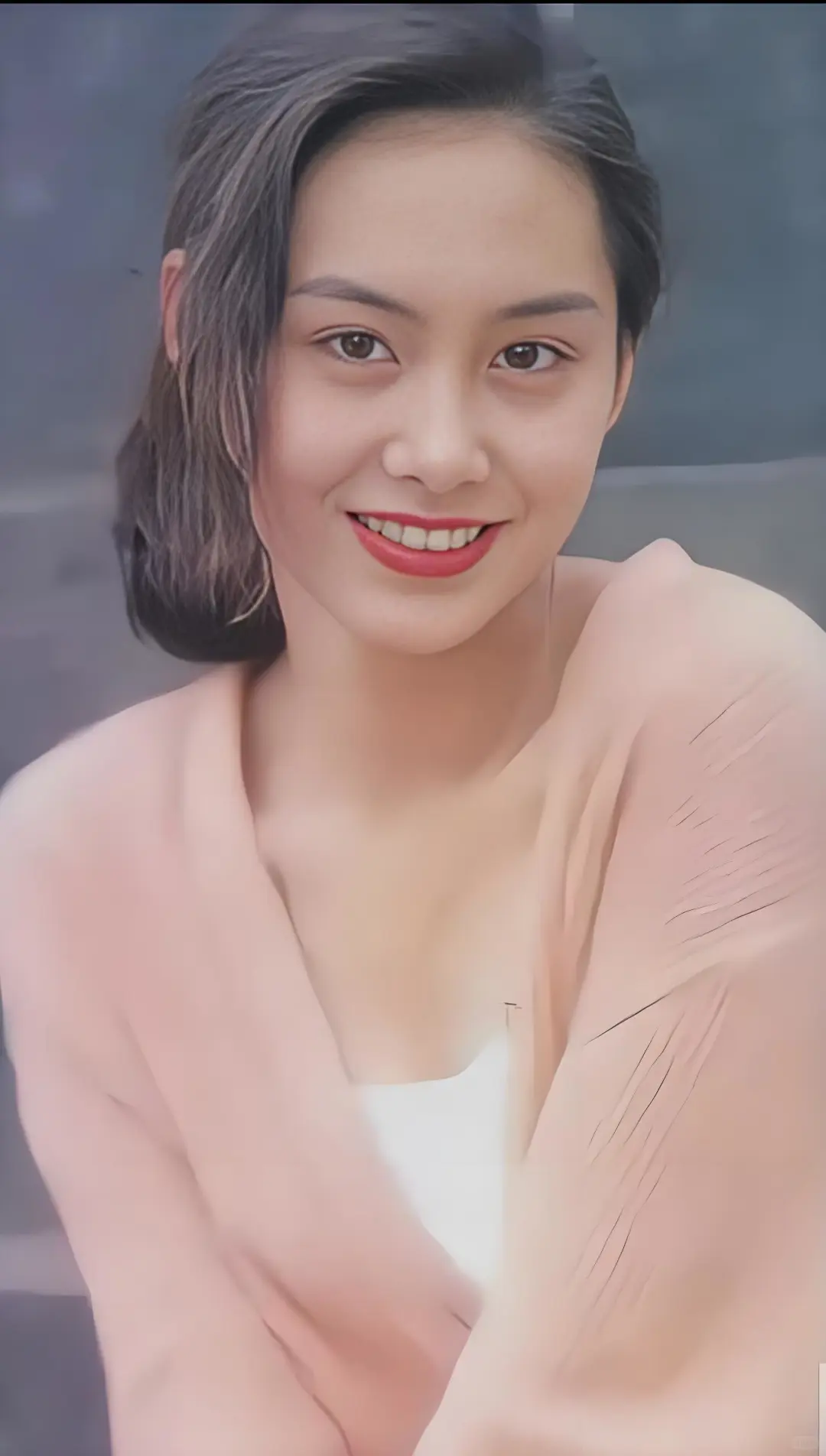有人认得照片上的美人吗？