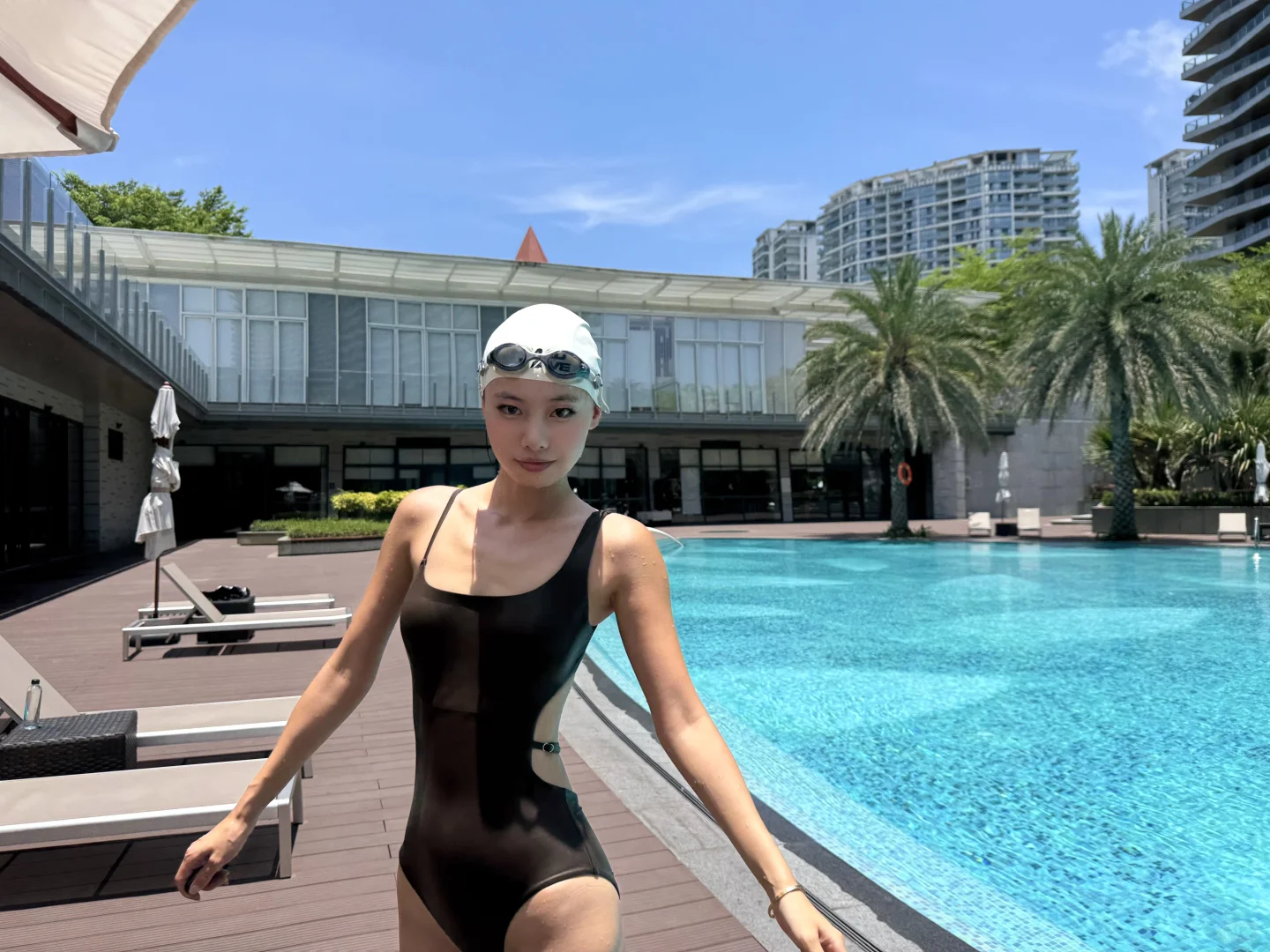 Swimming at 8:00 🏊🏻‍♀️💦