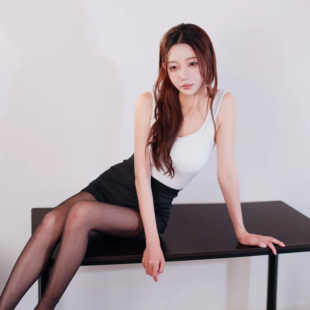 小姐姐穿黑丝来的，看到青提也要拍青提...
