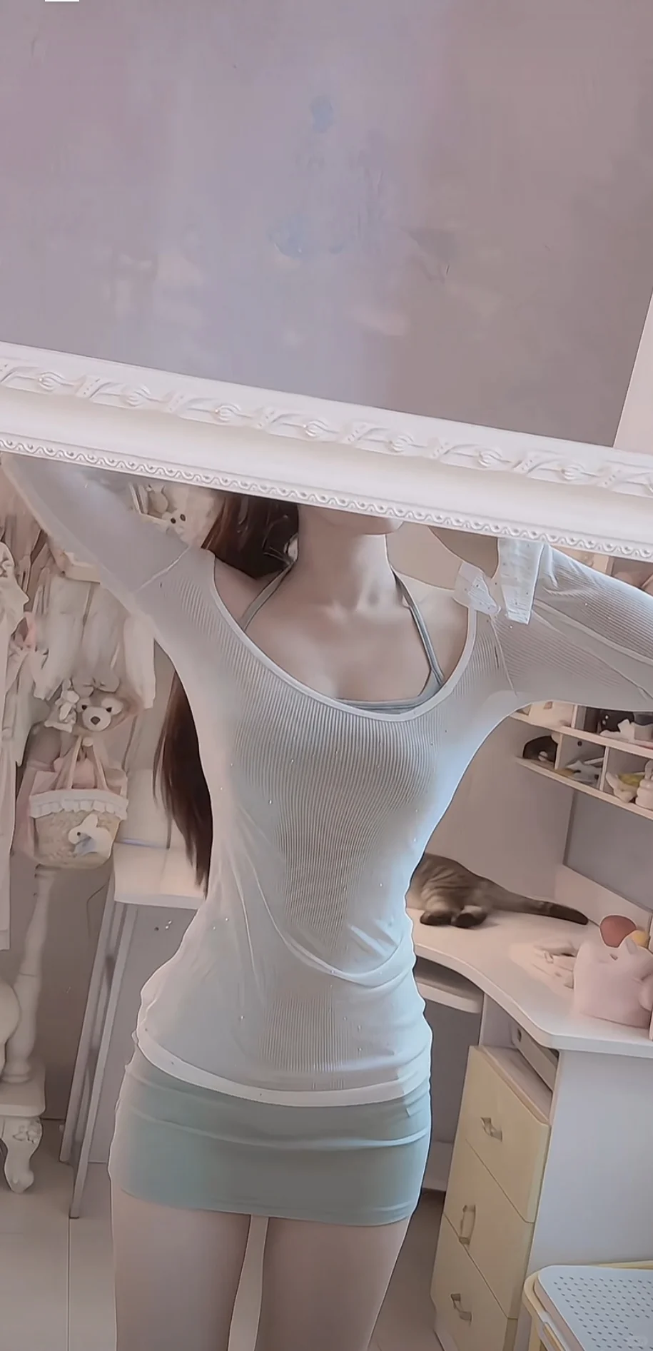 起床第一件事，就是照照镜子，心情美美的