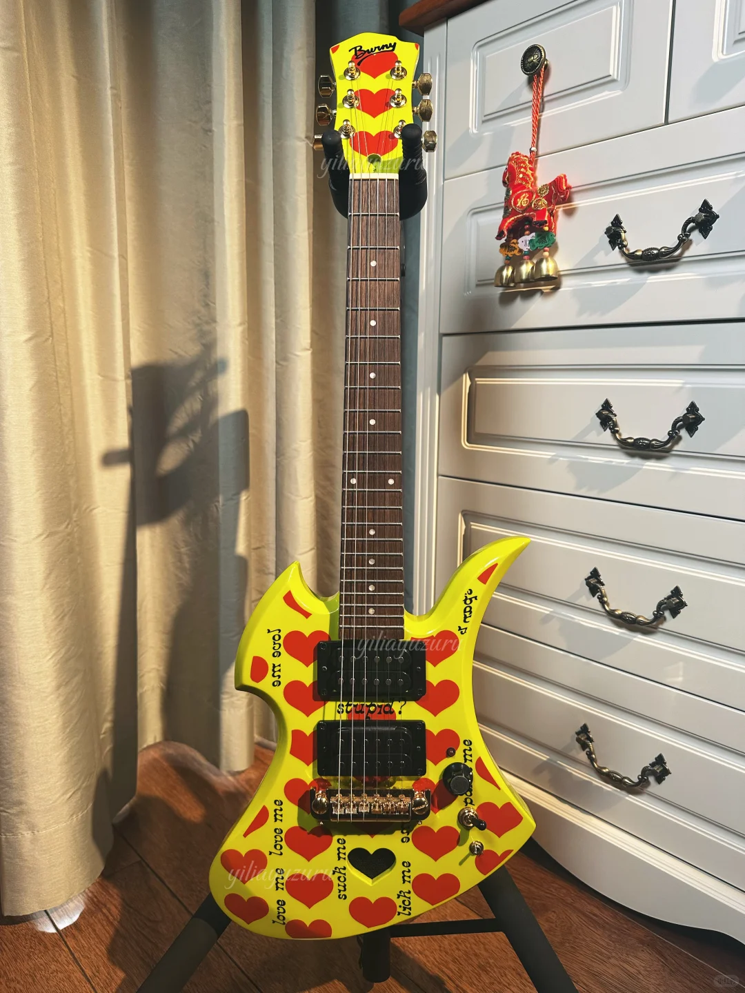 🎸偶的新琴❤️💛🖤