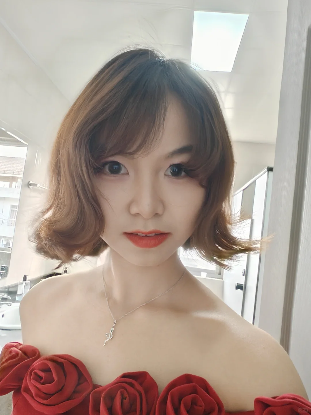 主播已沉浸在自己的美貌中
