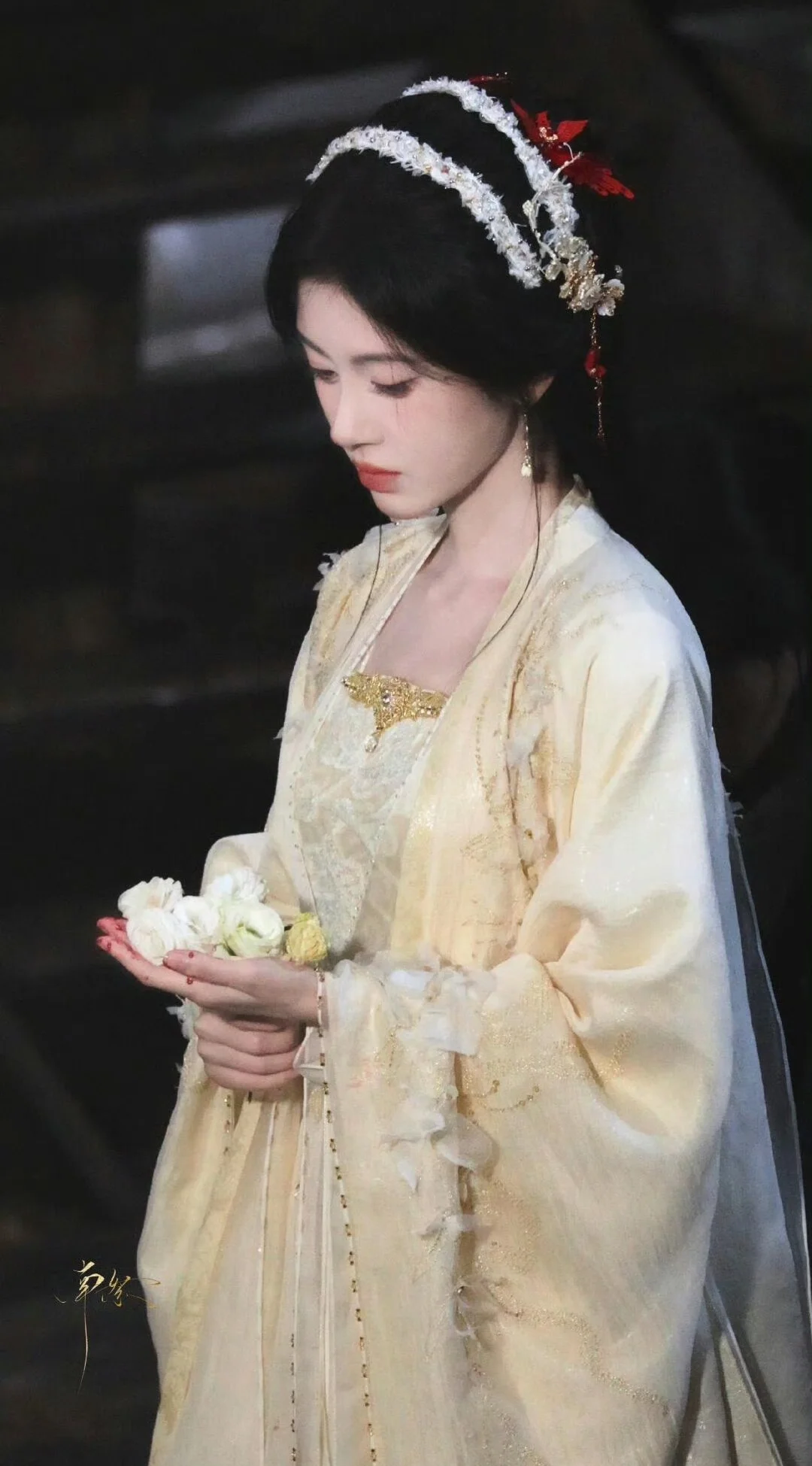 盘点鞠婧祎在月鳞绮纪中的妆造