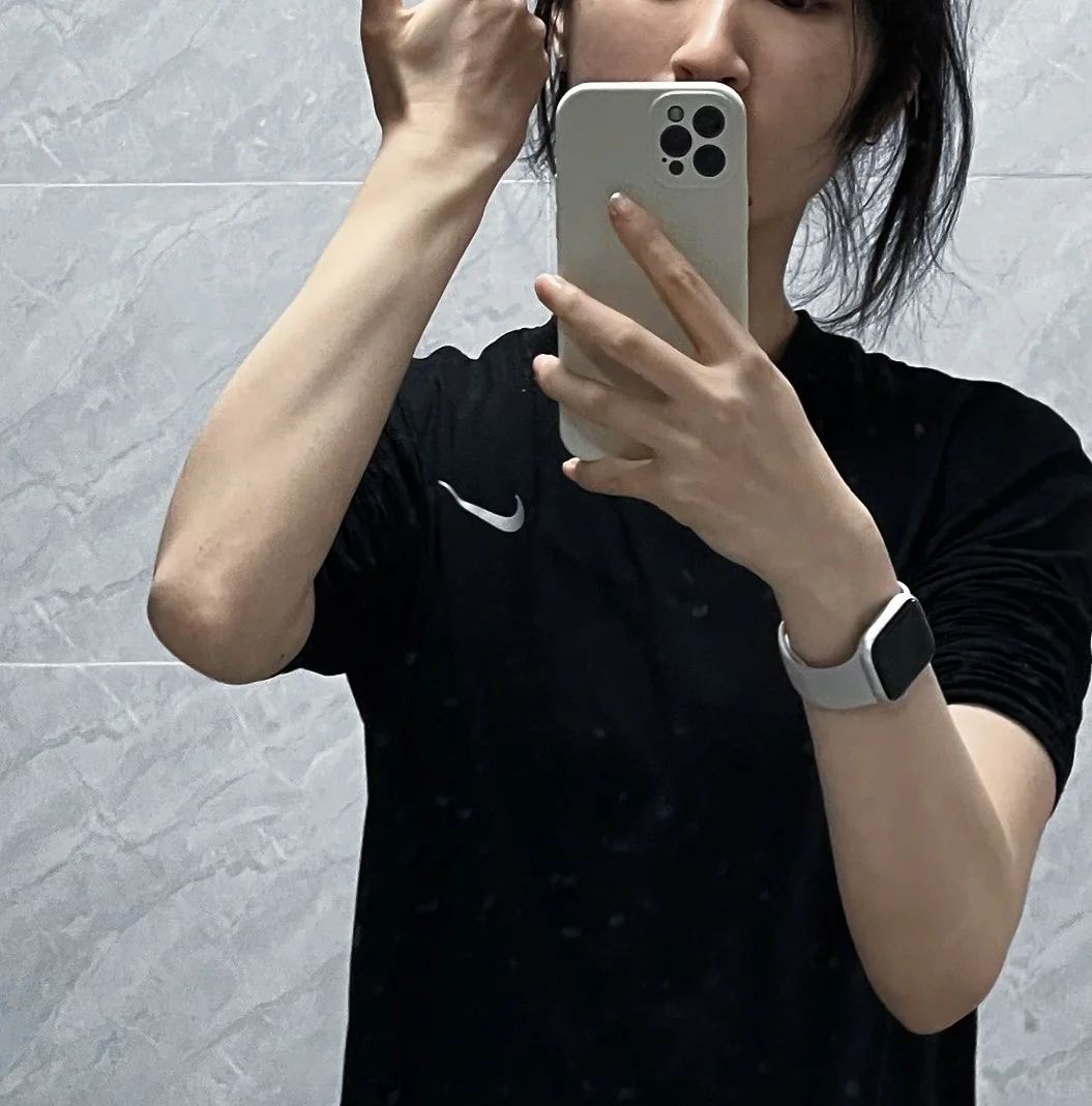 让我们恭喜这位女士小臂拉丝了！！！！！
