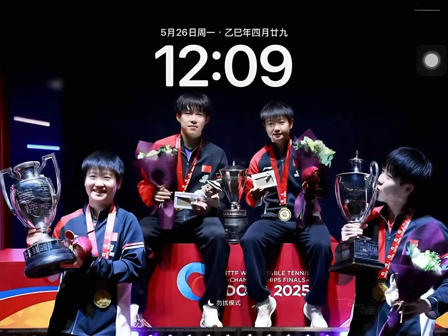 “很喜欢我的平板壁纸😘”